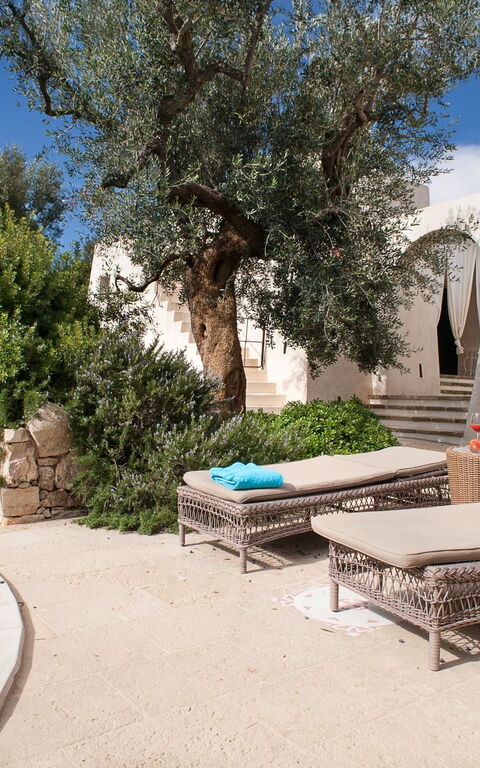 Tia Trullo: Buitenshuis, zwembad