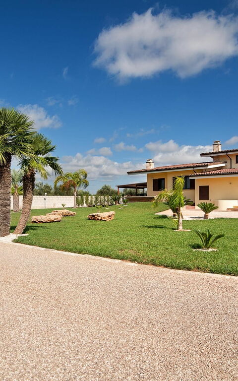 Meadow Luxury Villa: Buitenshuis, Tuin