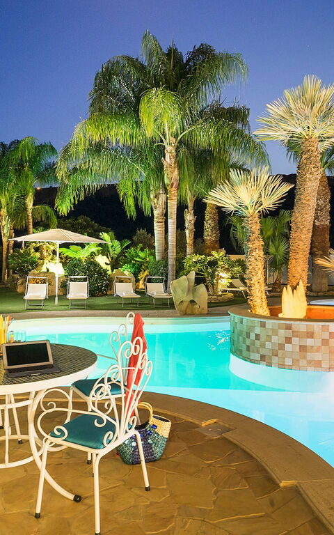 Villa Agorà: Tuin, zwembad