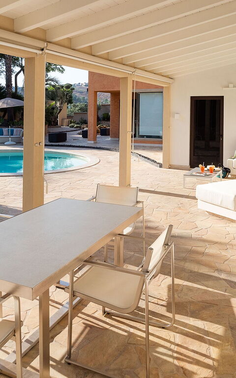 Villa Agorà: Buitenshuis