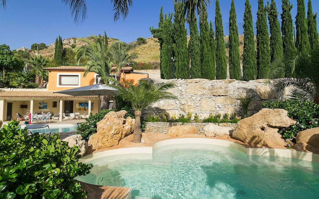 Villa Agorà: Tuin, zwembad