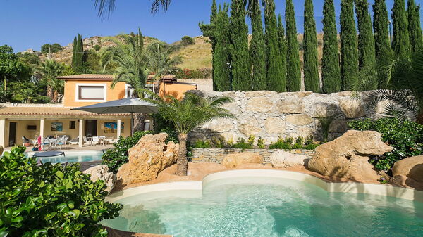 Villa Agorà: Tuin, zwembad