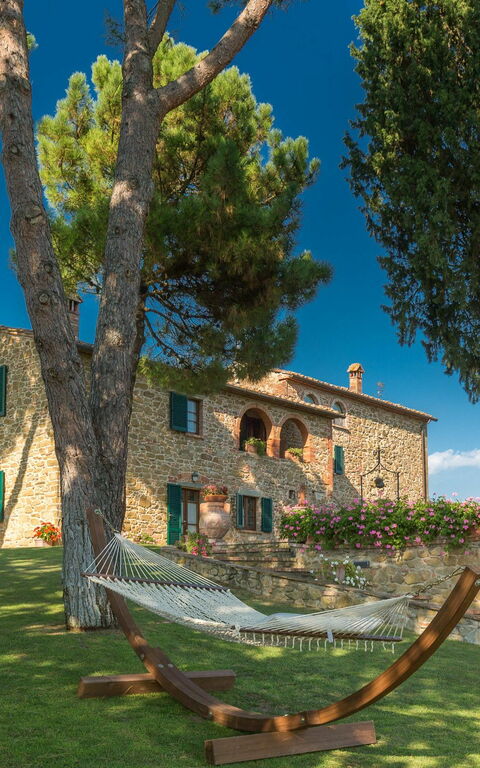 Villa Poggiospinoso: Buitenkanten, Buitenshuis, Tuin