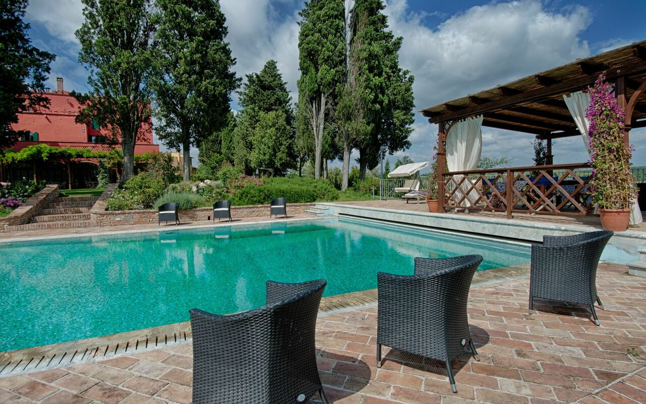 Tenuta Cambiano: Buitenshuis, zwembad