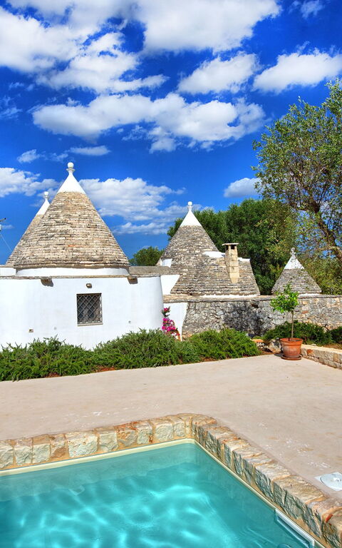 Trullo Pascarosa: Tuin, zwembad