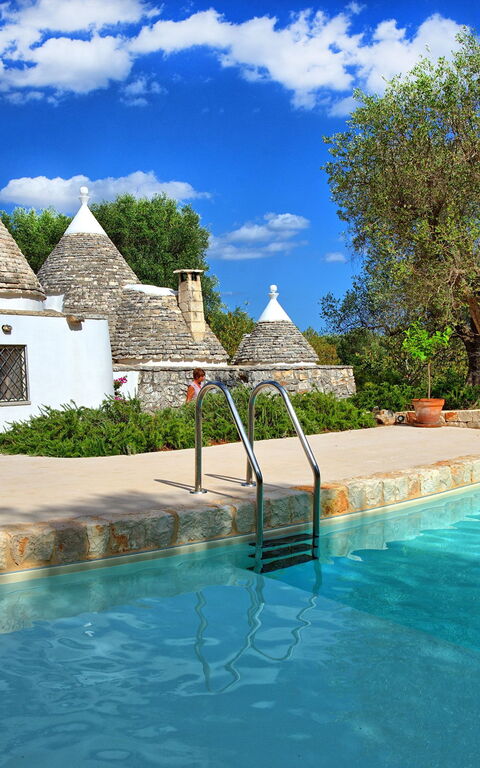 Trullo Pascarosa: Buitenshuis, Tuin, zwembad