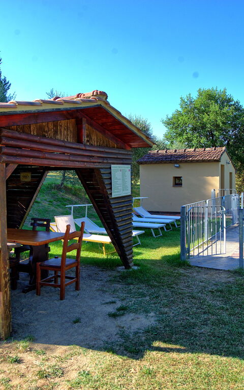 Villa Mario: Buitenkanten, Buitenshuis, zwembad