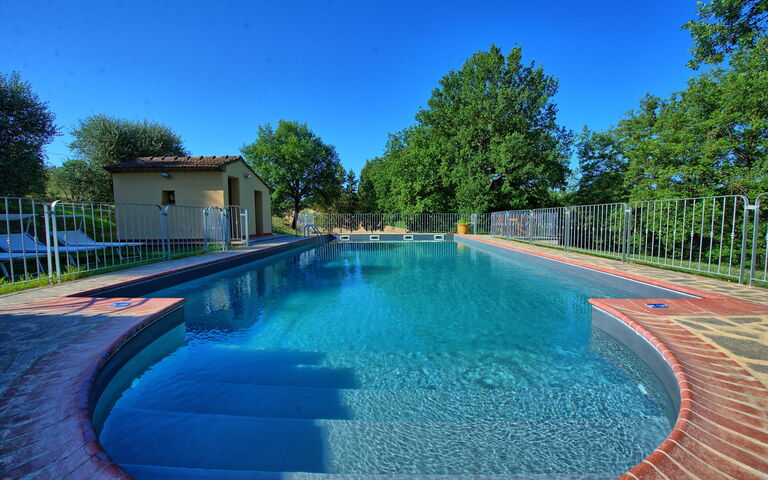 Villa Mario: Buitenkanten, Buitenshuis, zwembad