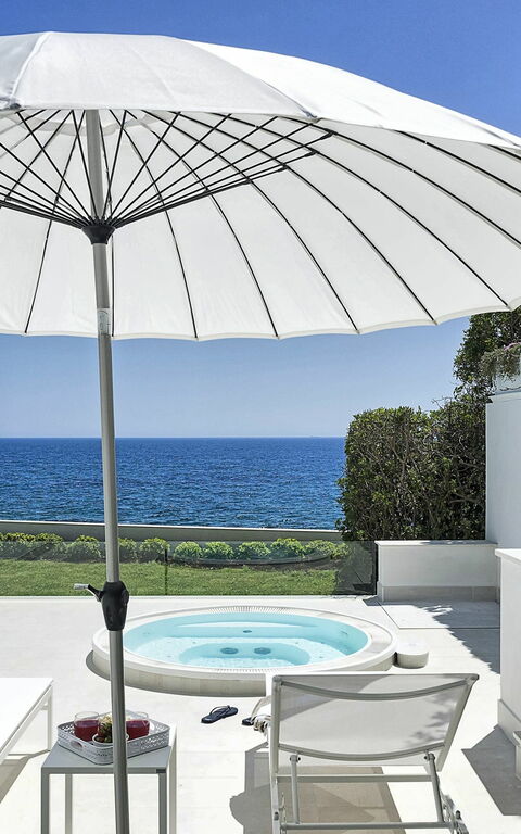 Marisol: bubbelbad, Buitenshuis