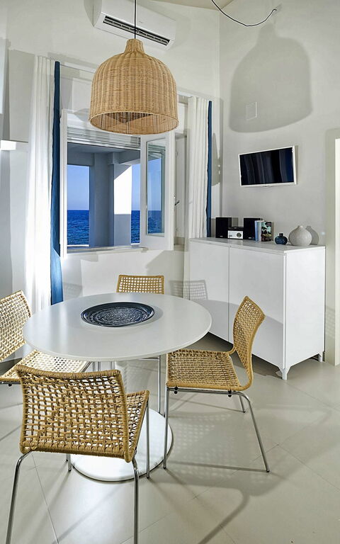 Marisol: Lunchroom, Woonkamer