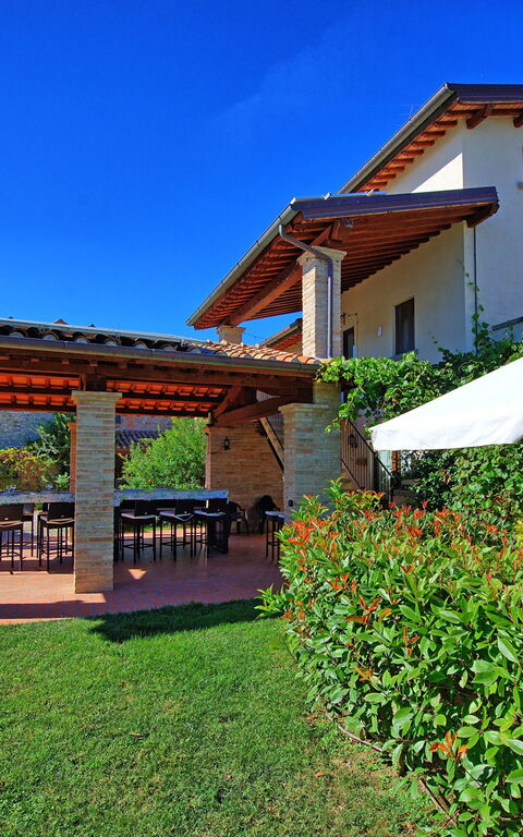 Casale Tiziano: Buitenshuis, Hoofdingang, Tuin