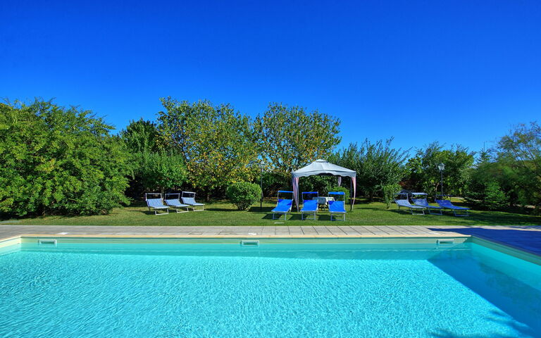 Casale Tiziano: Tuin, zwembad