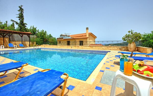 Villa Sevi Grande: zwembad