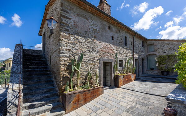 Casa la Fonte: Buitenkanten, Buitenshuis