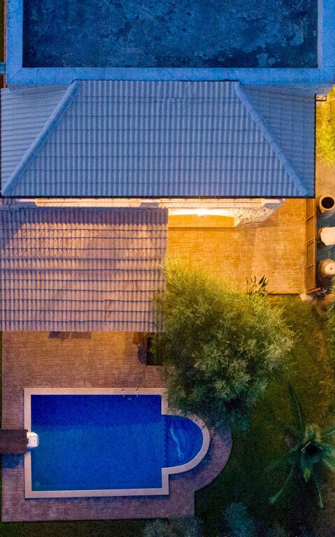 Villa Vrisses: Buitenshuis, Keer bekeken