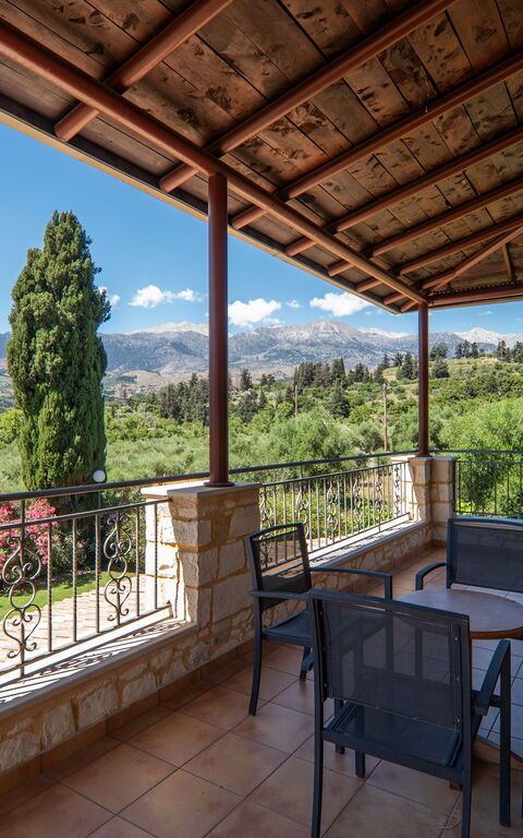 Villa Vrisses: Balkon / terras / patio, Buitenkanten, Buitenshuis, zwembad