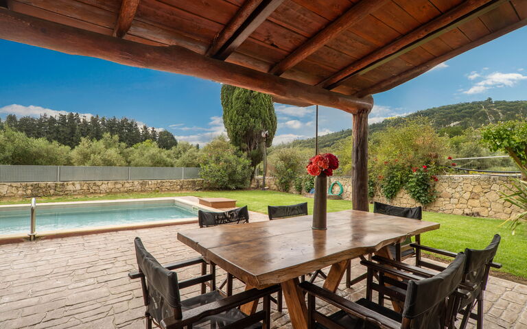 Villa Vrisses: Balkon / terras / patio, Buitenshuis, zwembad