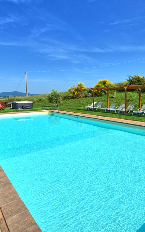 Casale Santa Francesca: Buitenshuis, Tuin, zwembad