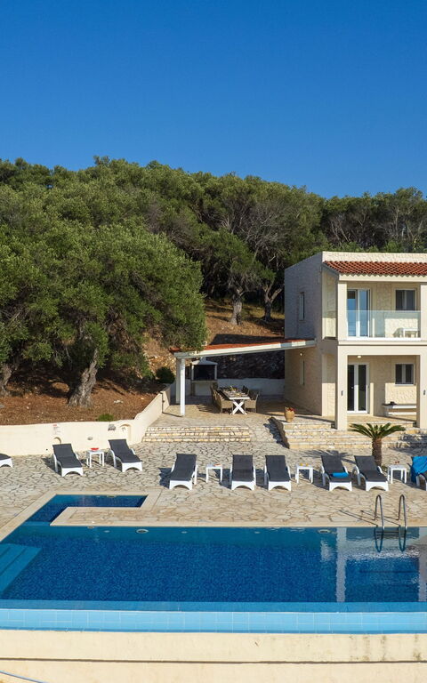 Beachfront Villa Seasun: Buitenkanten, Buitenshuis, zwembad