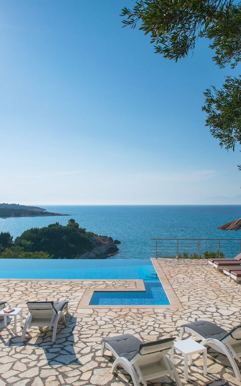 Beachfront Villa Seasun: Buitenshuis, Keer bekeken, zwembad