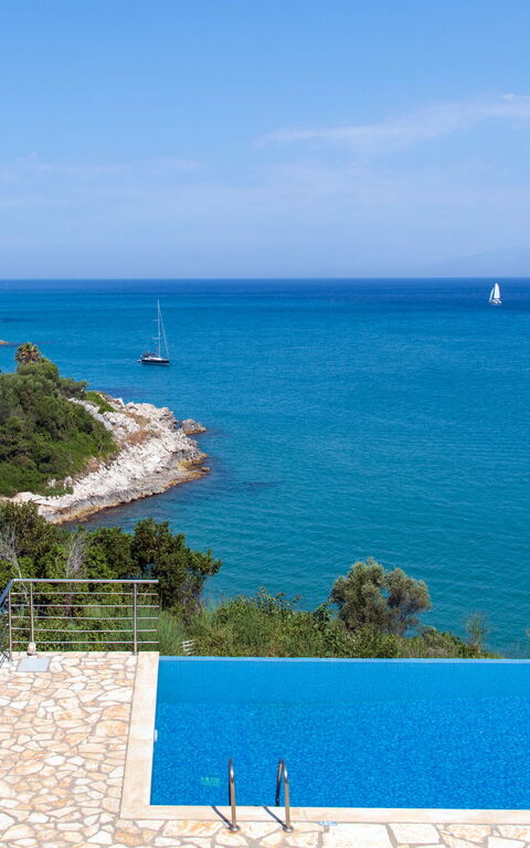 Beachfront Villa Seasun: Buitenshuis, Keer bekeken, zwembad
