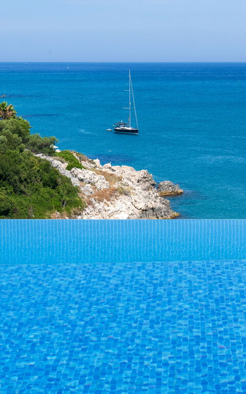 Beachfront Villa Seasun: Buitenshuis, Keer bekeken, zwembad