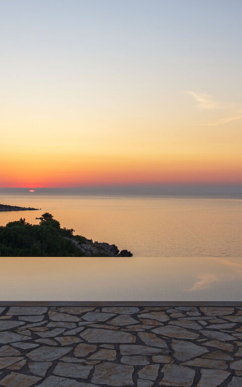 Beachfront Villa Seasun: Buitenshuis, Keer bekeken, zwembad