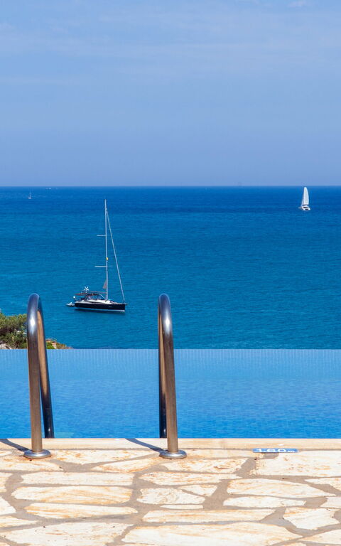 Beachfront Villa Seasun: Buitenshuis, Keer bekeken, zwembad