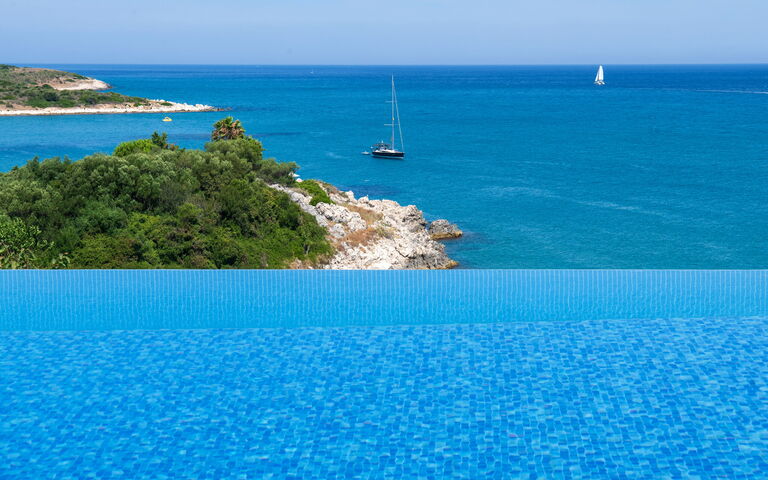 Beachfront Villa Seasun: Buitenshuis, Keer bekeken, zwembad