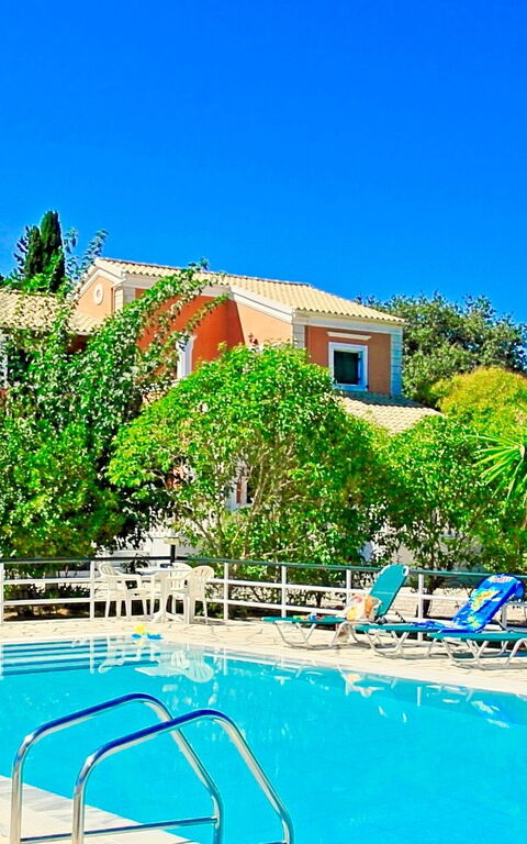 Beach Villa Nancy: Tuin, zwembad