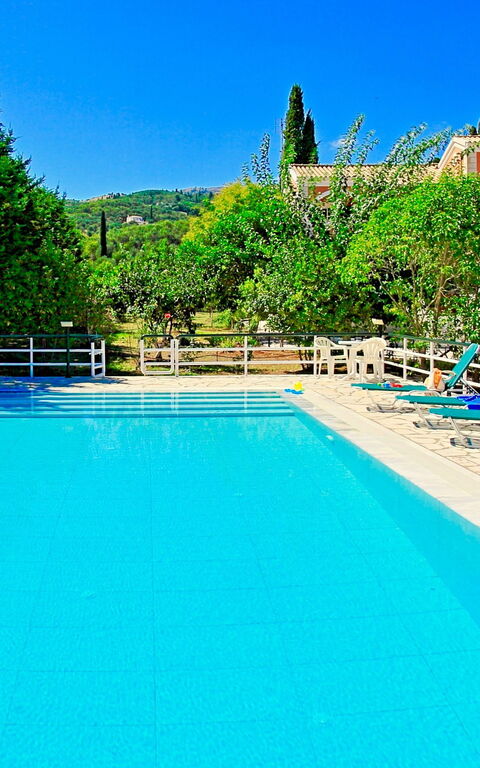 Beach Villa Nancy: Tuin, zwembad