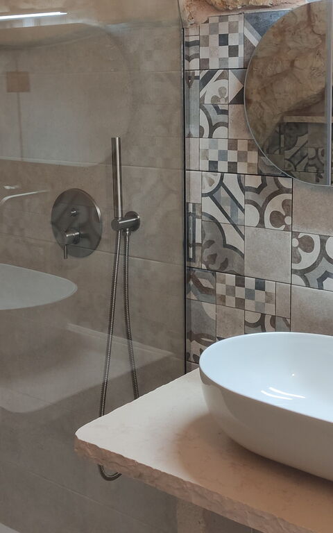 Trullo Santo Stefano: Badkamer