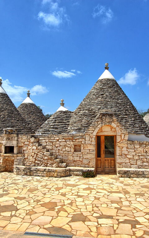 Trullo Santo Stefano: Buitenkanten, Buitenshuis