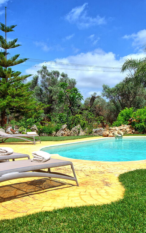 Trullo Santo Stefano: Buitenshuis, Tuin, zwembad