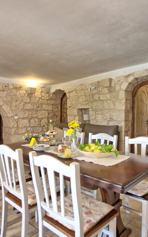 Trullo Santo Stefano: Keuken, Lunchroom, Woonkamer