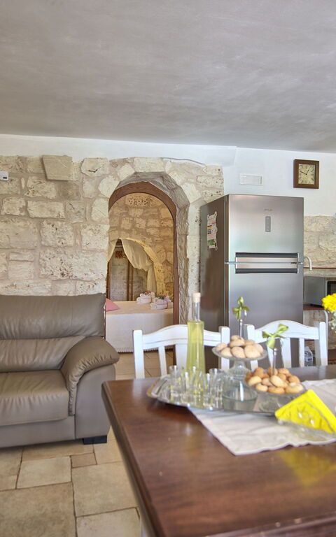 Trullo Santo Stefano: Keuken, Lunchroom, Woonkamer