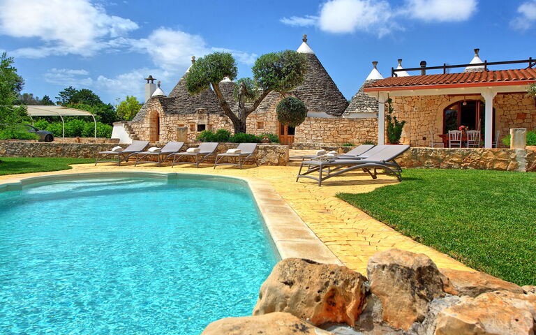 Trullo Santo Stefano: Buitenshuis, Tuin, zwembad