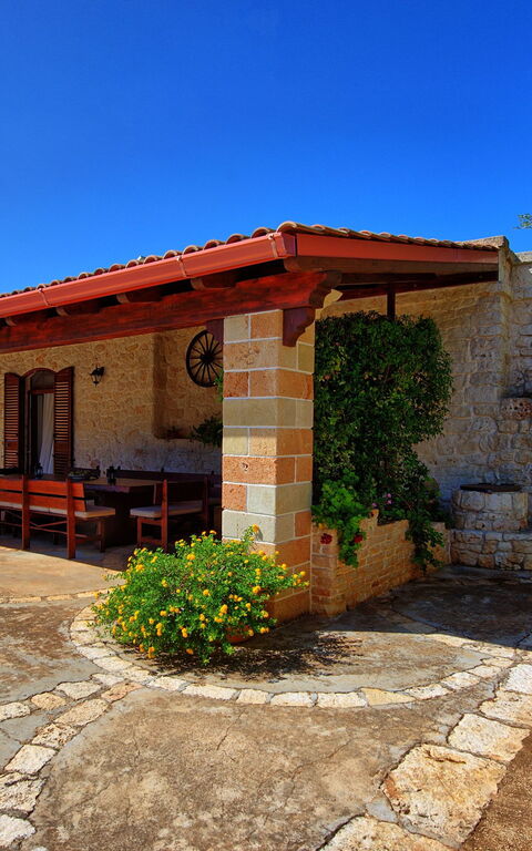 Lamia Santo Arcangelo: Buitenkanten