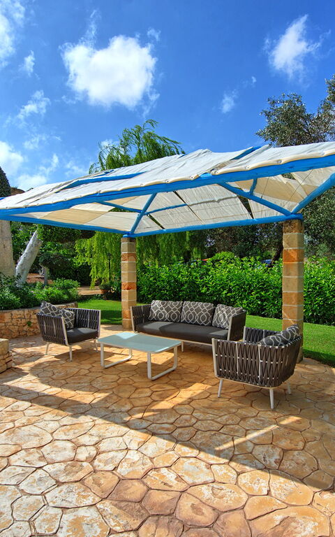 Lamia Santo Arcangelo: Buitenshuis, Tuin