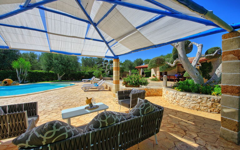 Lamia Santo Arcangelo: Buitenkanten