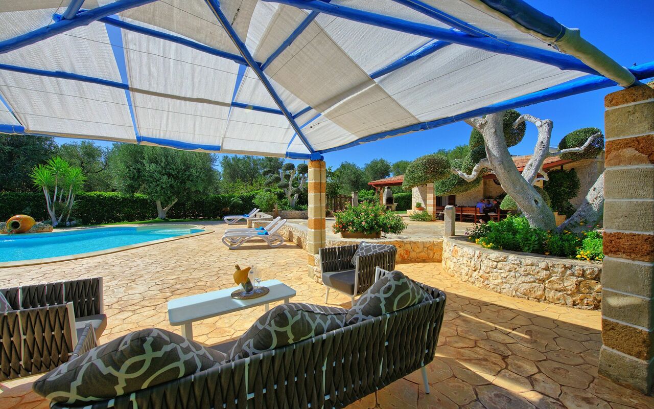 Lamia Santo Arcangelo: Buitenkanten