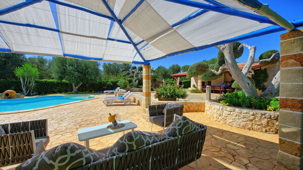 Lamia Santo Arcangelo: Buitenkanten