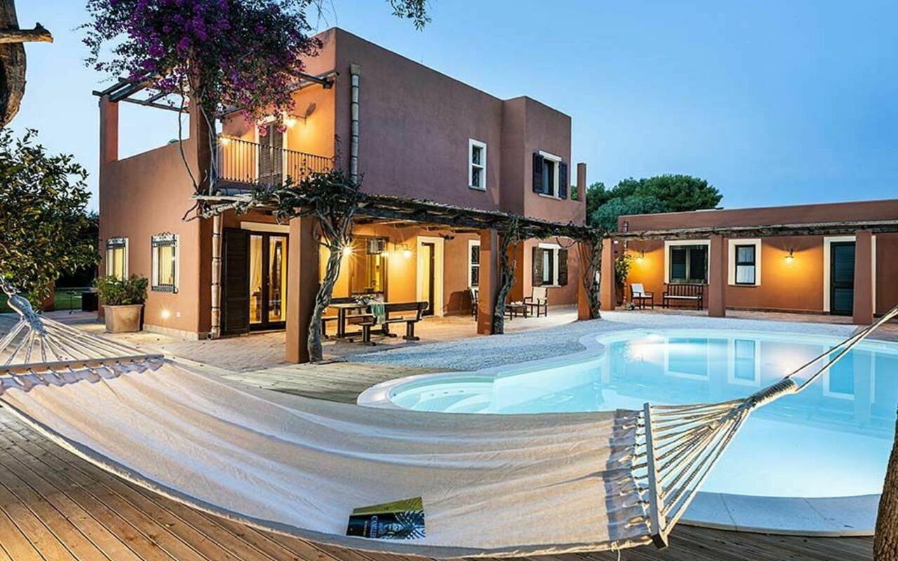 Villa Arangea: Buitenkanten, zwembad