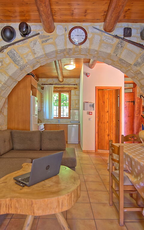 Villa Nipos: Keuken, Lunchroom, Woonkamer