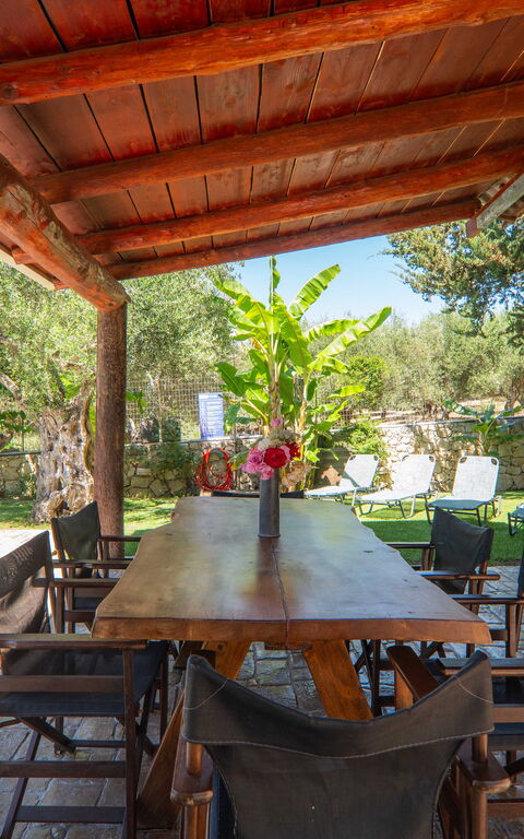 Villa Nipos: Balkon / terras / patio, Buitenshuis, Tuin, zwembad