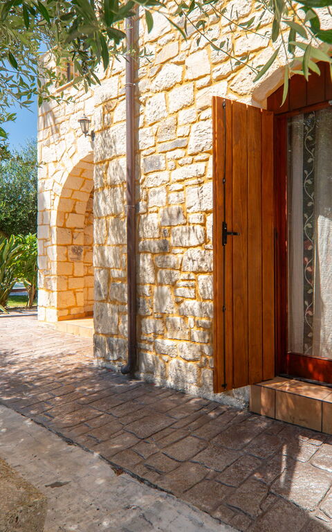 Villa Nipos: Buitenkanten, Buitenshuis