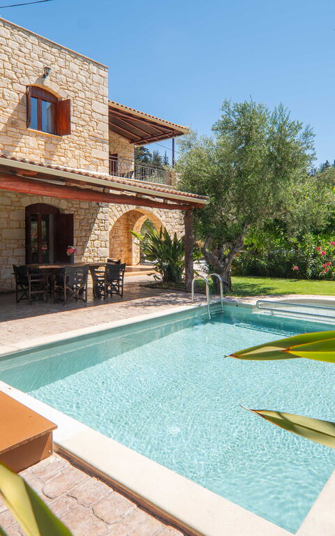 Villa Nipos: Balkon / terras / patio, Buitenkanten, Buitenshuis, Tuin, zwembad