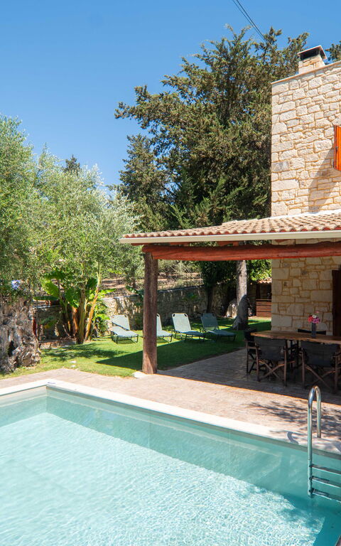 Villa Nipos: Balkon / terras / patio, Buitenkanten, Buitenshuis, Tuin, zwembad