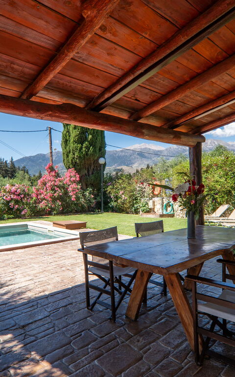 Villa Nipos: Buitenkanten, Buitenshuis, Tuin, zwembad