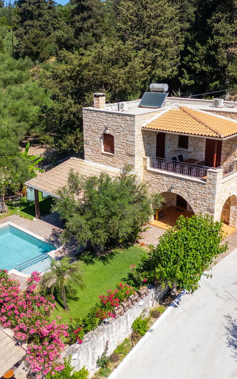 Villa Nipos: Buitenkanten, Buitenshuis, Tuin, zwembad